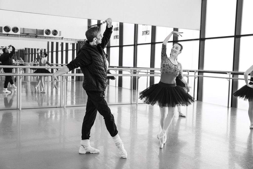Jamie Carter teaching a ballet class at London Studio Centre